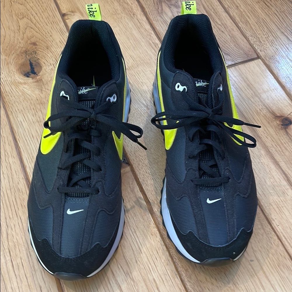 Nike Air Max Dawn Next Nature Men's Black and Yellow Sneakers